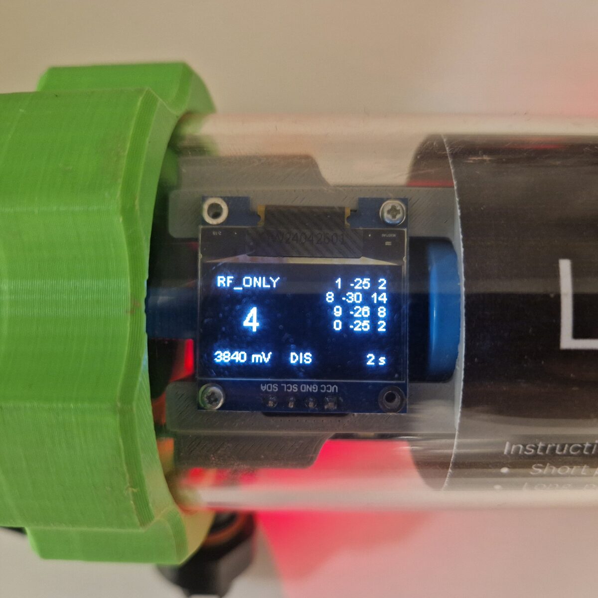 Close-up of a node’s status display: node 4, radio-only mode, 3.84 V, and a list of four neighbours with signal strength.